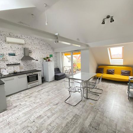 8X8 Tetoter Apartman Seghedin Exterior foto
