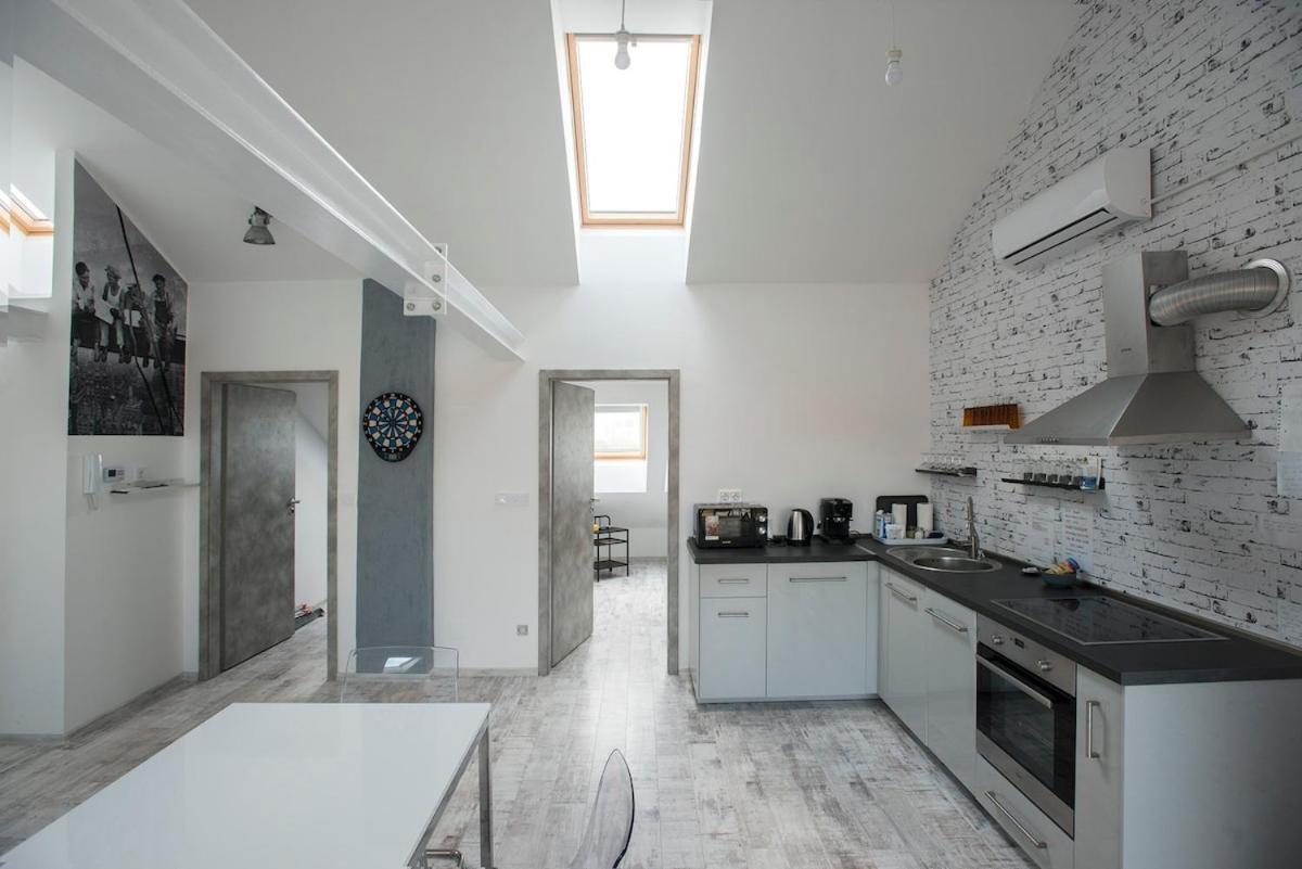 8X8 Tetoter Apartman Seghedin Exterior foto