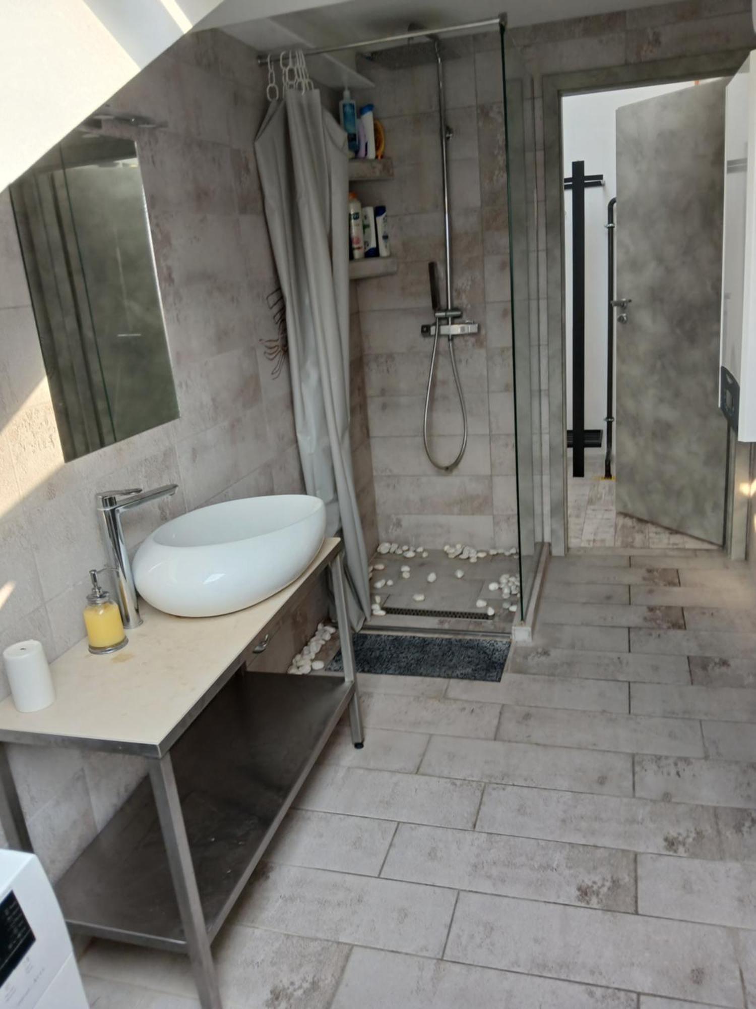 8X8 Tetoter Apartman Seghedin Exterior foto